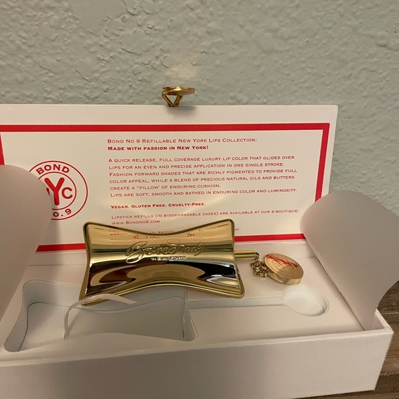 BOND NO. 9 REFILLABLE LIPSTICK ASTOR PLACE - Picture 6 of 7